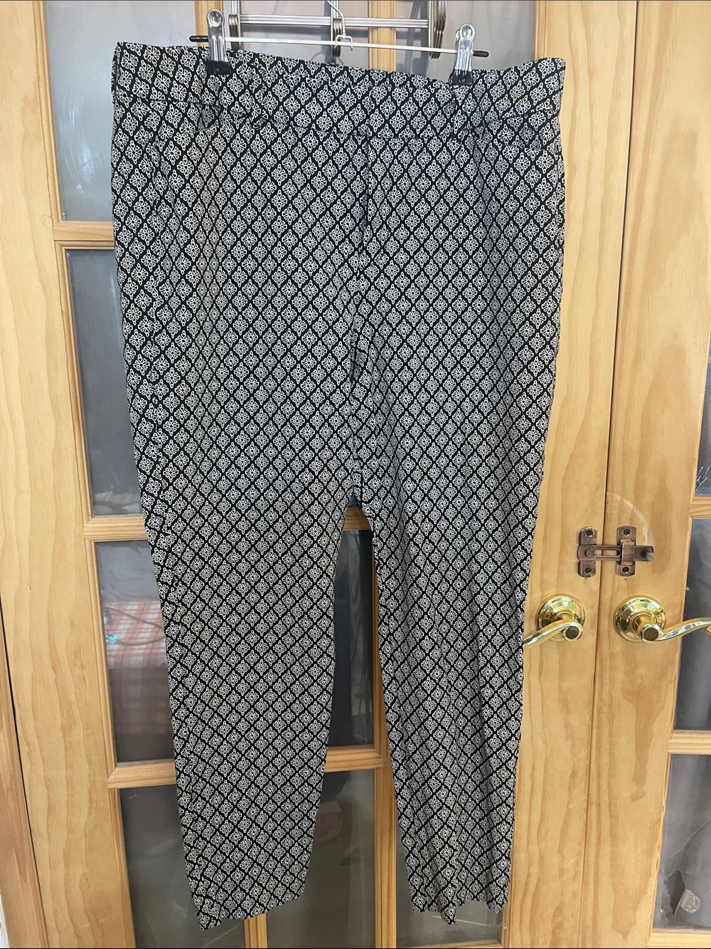 163. Old Navy Black and White Printed Pixie High-Rise Pants